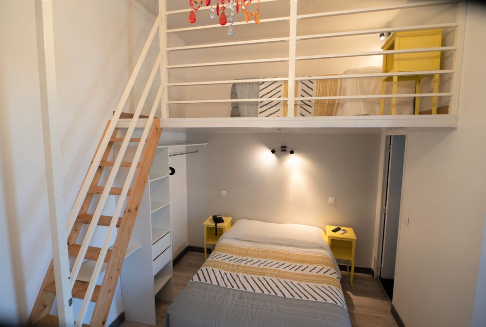 Chambre triple avec mezzanine et balcon Chambre triple avec mezzanine et balcon