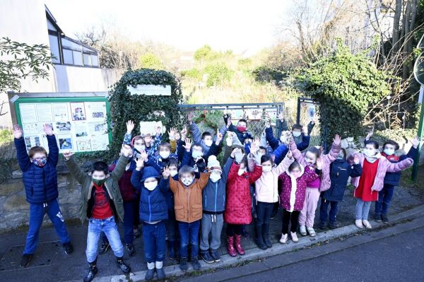 Eco-refuge de la Douaye, visite de scolaires Eco-refuge de la Douaye, visite de scolaires