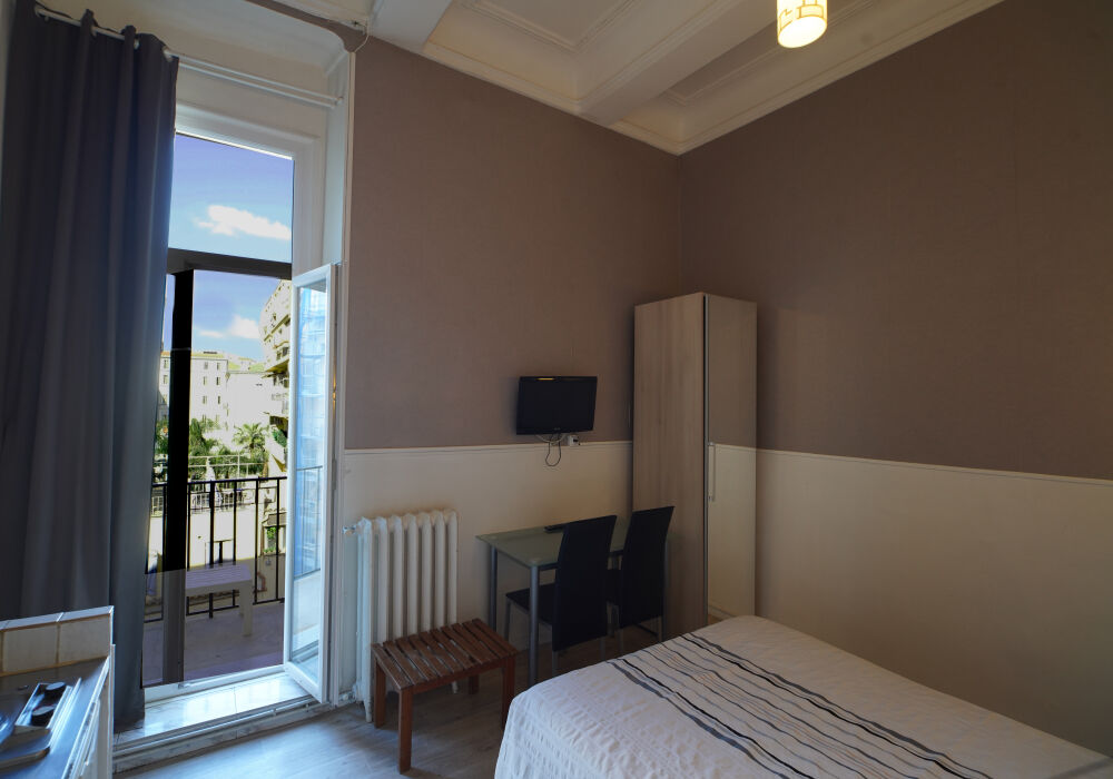 Chambre double rétro avec balcon Chambre double rétro avec balcon